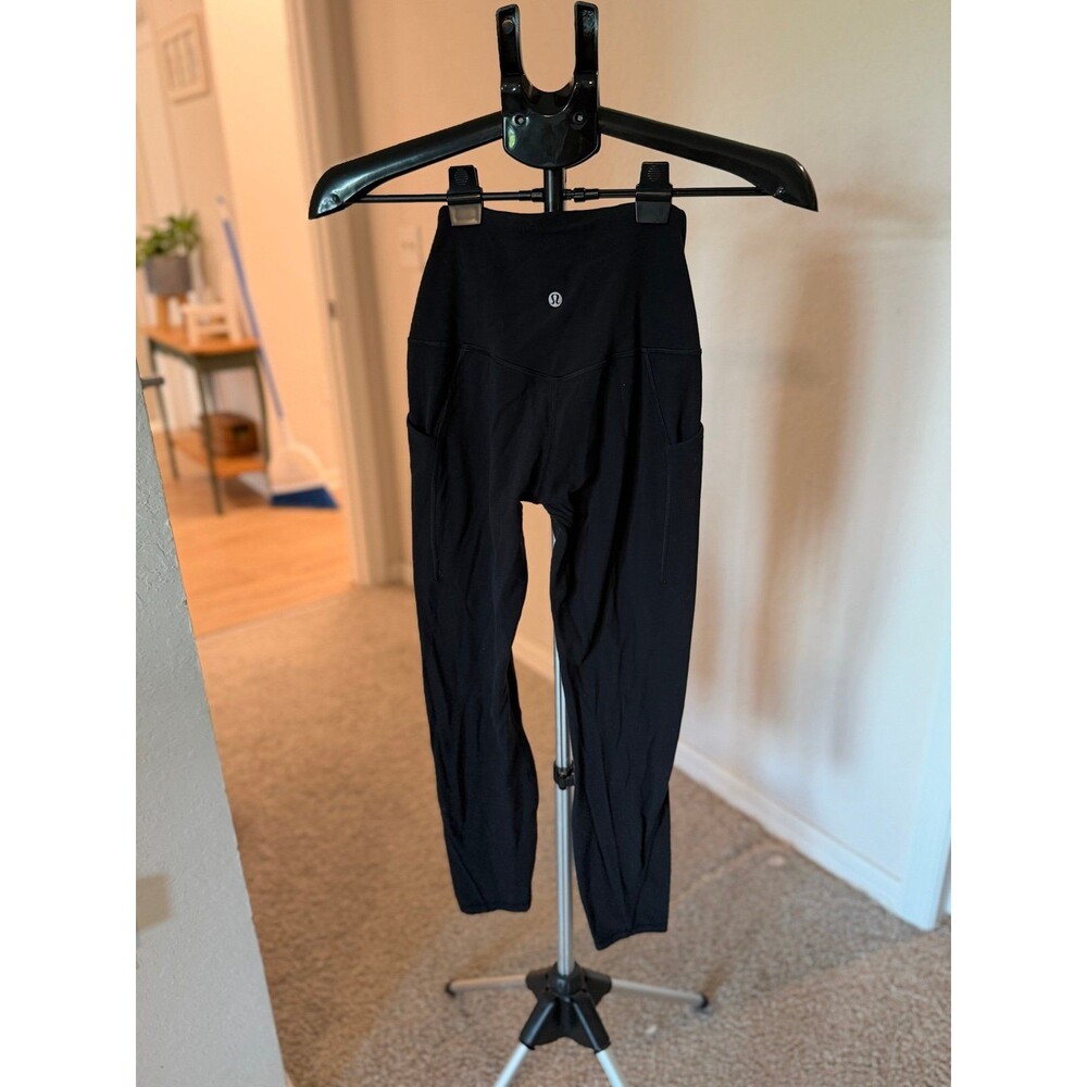 Lululemon High Rise Leggings with Side Pockets Women’s Size 4